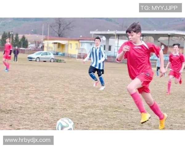 体能卓越的足球明星们如何通过训练塑造完美竞技状态与健康体魄